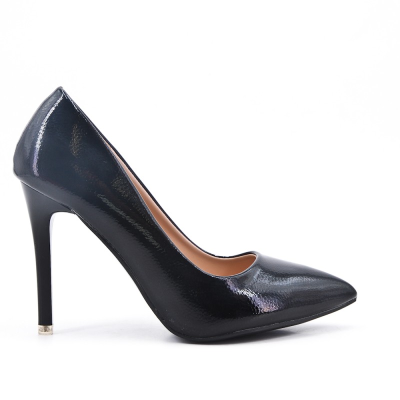 Tacones de charol negro