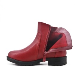 Red girl's boot in faux leather with elastic panel