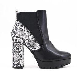 Black boot in imitation leather with heel