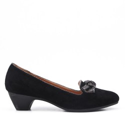 Black low heel comfort pump