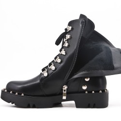 Black ankle boot with lace-up lace