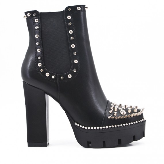 bottines avec clou