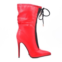 Bottine rouge avec talon aiguille 