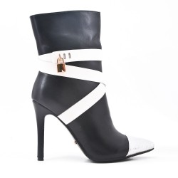 Bottine en simili cuir noire avec talon aiguille 