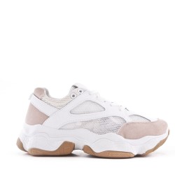 Sneakers with laces