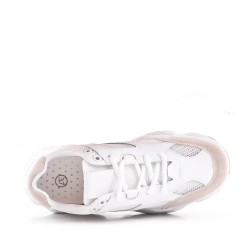 Sneakers with laces