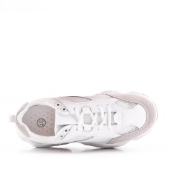 Sneakers with laces