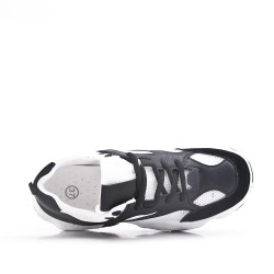 Sneakers with laces