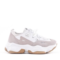 Sneakers with laces