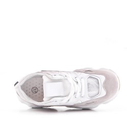Sneakers with laces