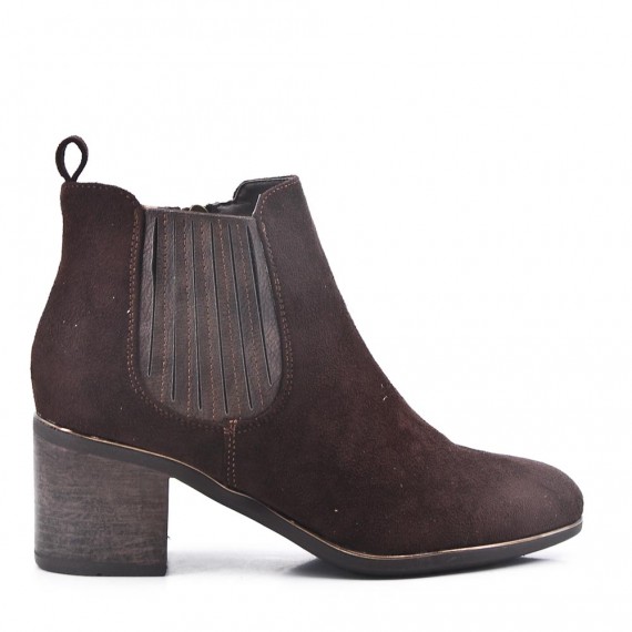 Ankle boot in faux suede with heel