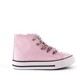 Lace-up tennis shoe