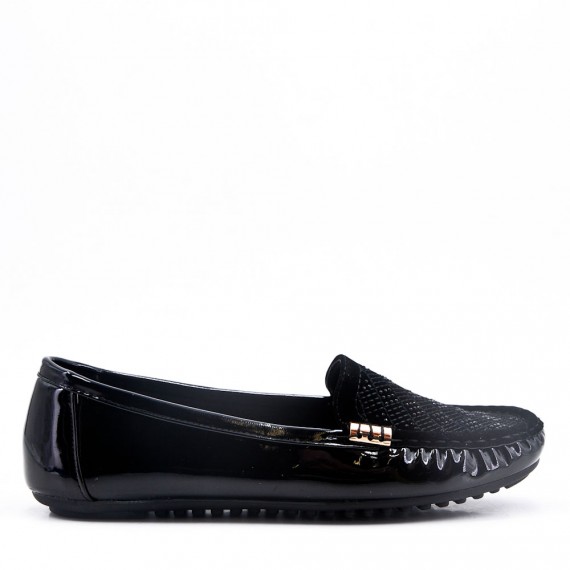 Patent moccasin for women