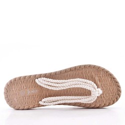 Women's flat flip flops