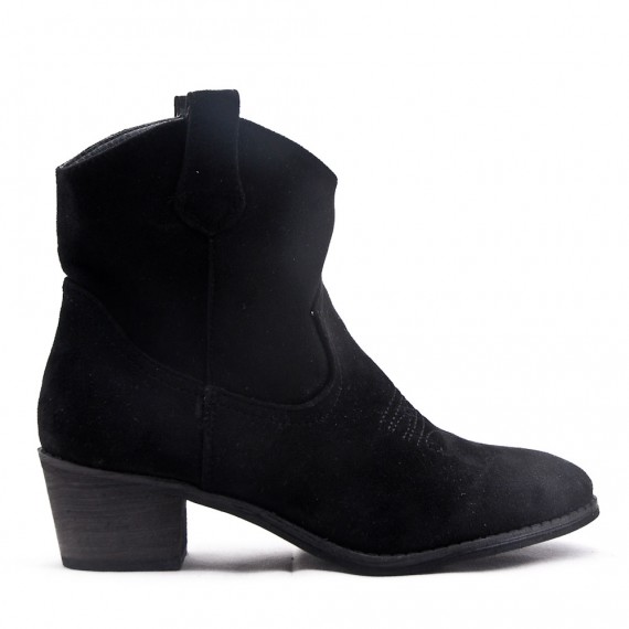 Ankle boot in faux suede