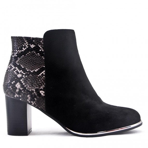 Ankle boot in faux suede