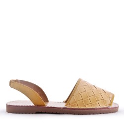 Flat sandals in faux leather for women