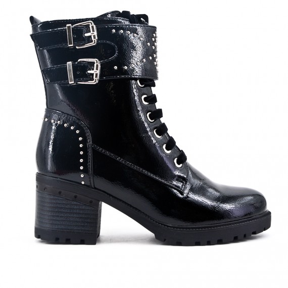 Black ankle boot in thick heel