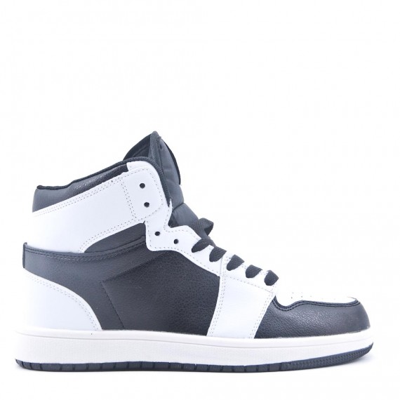 Women's faux leather sneaker