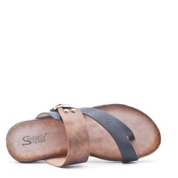 Women's flat faux leather flip flops