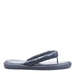 Women's flat flip flops