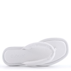 Women's flat flip flops
