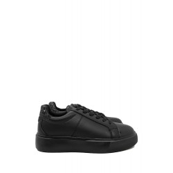 Women's faux leather sneaker