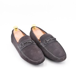 En cuir daim mocassin homme avec la boucle