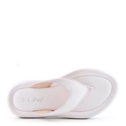 Women's flat flip flops