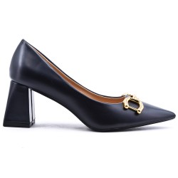Pointed pump with square heel