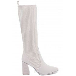 Boot in a mix of materials for fall and winter