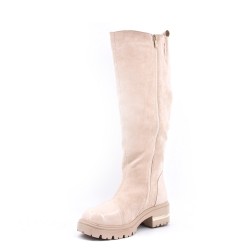 Boot in a mix of materials for fall and winter