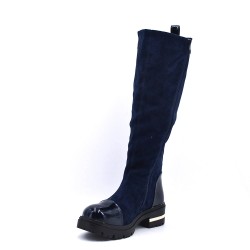 Boot in a mix of materials for fall and winter