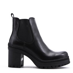 Ankle boot in a mix of materials for autumn and winter