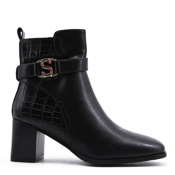 Faux leather ankle boot