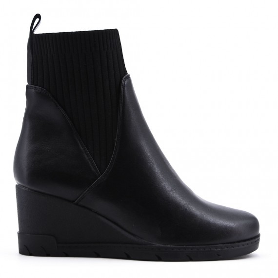 Ankle boot in a mix of materials for autumn and winter