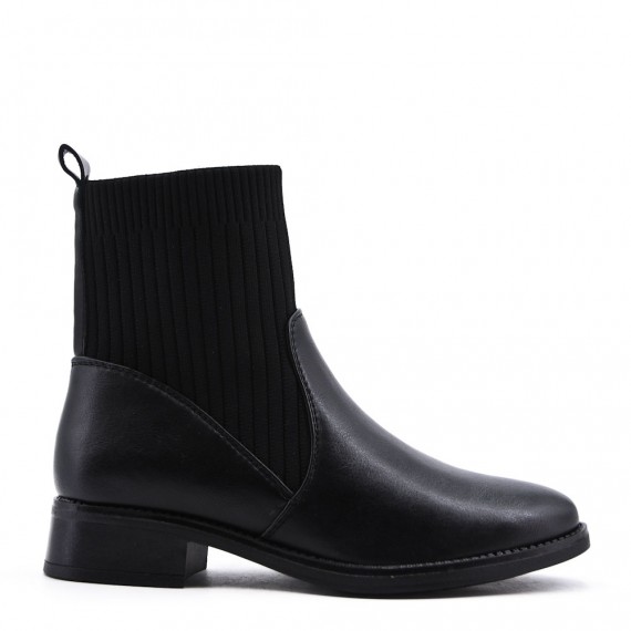 Ankle boot in a mix of materials for autumn and winter