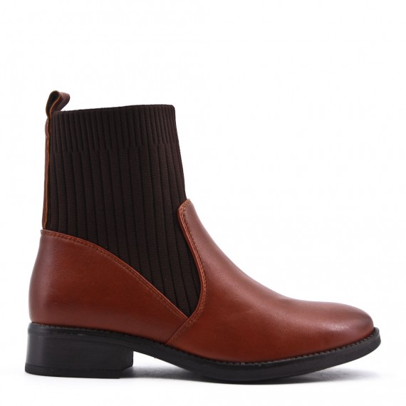 Ankle boot in a mix of materials for autumn and winter