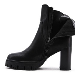 Ankle boot in a mix of materials for autumn and winter