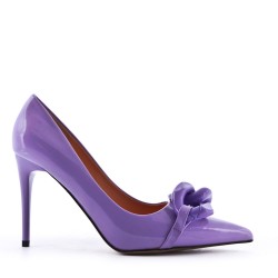 Leatherette pump with heels