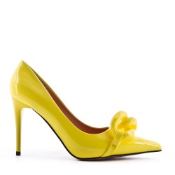Leatherette pump with heels