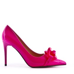 Leatherette pump with heels