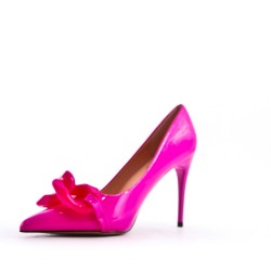 Leatherette pump with heels