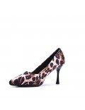 Leatherette pump with heels