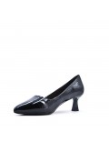 Leatherette pump with heels