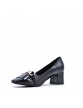 Leatherette pump with heels