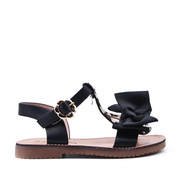 Girl's faux leather sandal