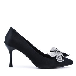 Leatherette pump with heels