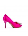 Leatherette pump with heels