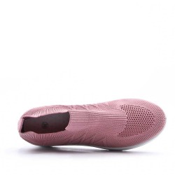 Calzado deportivo de mujer hecho de materiales textiles
